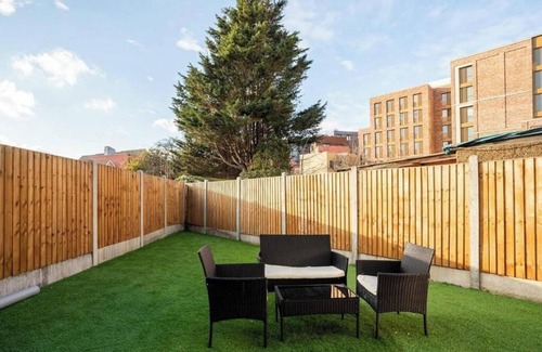 Cranbrook Apartment | 1 Bed-Sleeps 4-Free Parking-30 Min to central Ldn