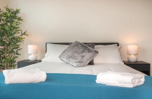 Brisbane Central Business District Hotel | 1 Bed Studio Apartment Near Eagle Street