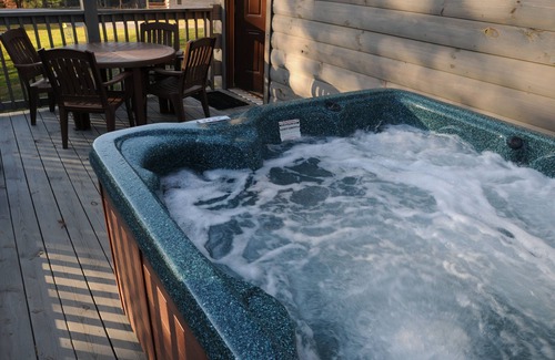 Blue Jay Cabin | 1 Bedroom 1 Bath Cabin Beaver, WV