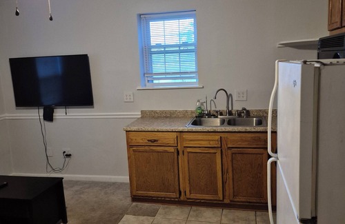 Myrtle Grove House | 1 Bedroom 1 bath with 3 car parking. Side Yard, Carolina Beach.5 minutes away.