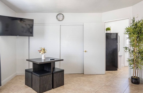 Las Vegas House | 1 Bedroom 1 Bath with separate entrance & Parking
