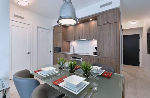 Wellington Place Apartment | 1 Bedroom/1 Bathroom Suite