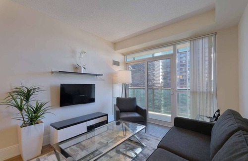 Mount Pleasant West Apartment | 1 Bedroom/1 Bathroom Suite