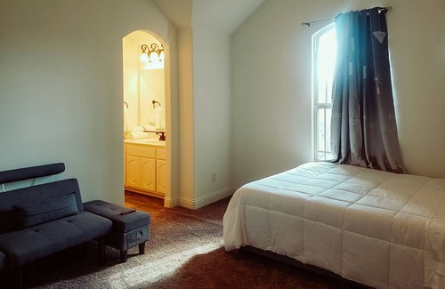 Fort Worth House | 1 bedroom, 1 bathroom in a house