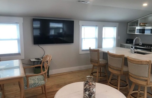 North End Condo | 1 bedroom, 1 full bath condo, with central a/c & internet! book today!
