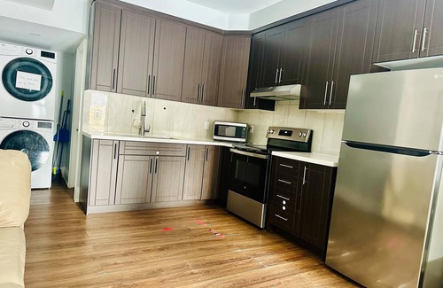 Brampton Apartment | 1 Bedroom 1 Washroom Private unit in a house