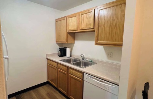 Sun Prairie Apartment | 1 Bedroom - 1218 Canterbury Ct