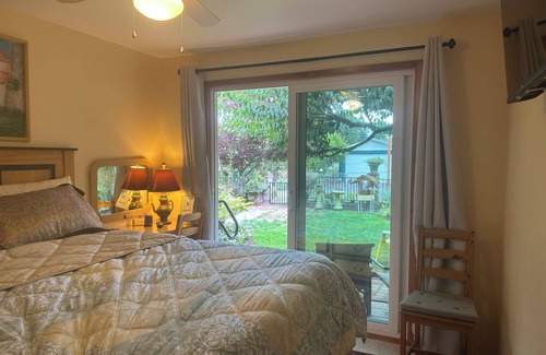 Des Moines House | 1-Bedroom-2PAX-“Helen’s Garden House”🏡Minutes from airport@Des Moines-Seattle WA