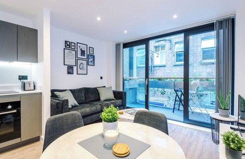 Chinatown Apartment | 1 Bedroom Apartment with Balcony