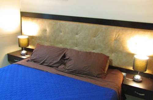 Lalinde Apartment | 1 bedroom AC 1 block from Park Poblado. Park lleras 3 blocks away.