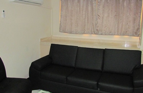 Lalinde Apartment | 1 bedroom AC 1 block from Park Poblado. Park lleras 3 blocks away.