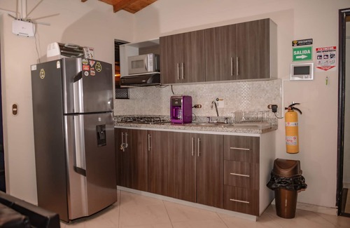 Zona Rosa Apartment | 1 Bedroom AC, Hot Tub 3 Blocks Park Lleras 10 Meg Wifi.