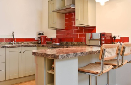 Holland-On-Sea Cottage | 1 bedroom accommodation in Holland-on-Sea