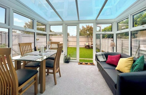 Littlehampton Cottage | 1 bedroom accommodation in Wick, near Littlehampton
