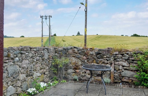 Alyth Cottage | 1 bedroom accommodation in Alyth, near Blairgowrie