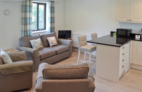 Felpham Cottage | 1 bedroom accommodation in Felpham, near Bognor Regis