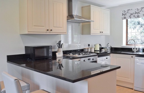 Felpham Cottage | 1 bedroom accommodation in Felpham, near Bognor Regis