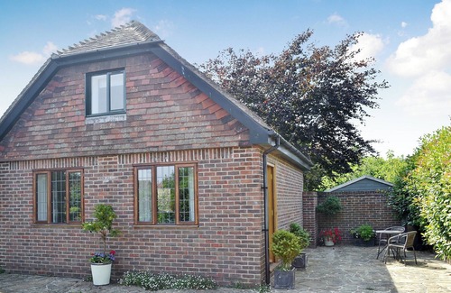Felpham Cottage | 1 bedroom accommodation in Felpham, near Bognor Regis