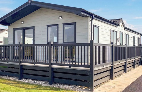 Mablethorpe Ski Chalet | 1 bedroom accommodation in Mablethorpe