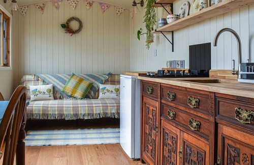 Pont-ar-gothi Cottage | 1 bedroom accommodation in Nantgaredig