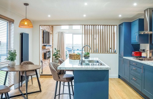 Bredons Hardwick Ski Chalet | 1 bedroom accommodation in Tewkesbury