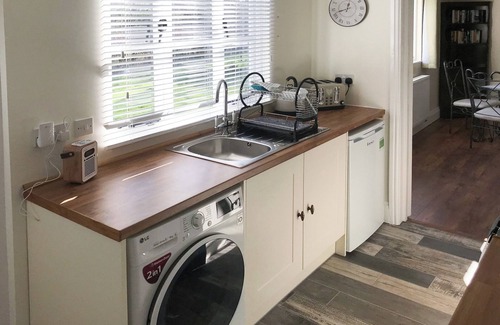 Trowbridge Cottage | 1 bedroom accommodation in Steeple Ashton, near Trowbridge