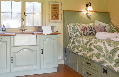 Alresford Cottage | 1 bedroom accommodation in Bighton, near Ropley