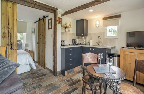 Mawr Cottage | 1 bedroom accommodation in Ammanford