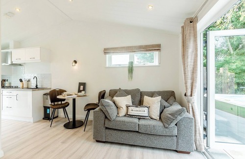 Great Coxwell Ski Chalet | 1 bedroom accommodation in Faringdon