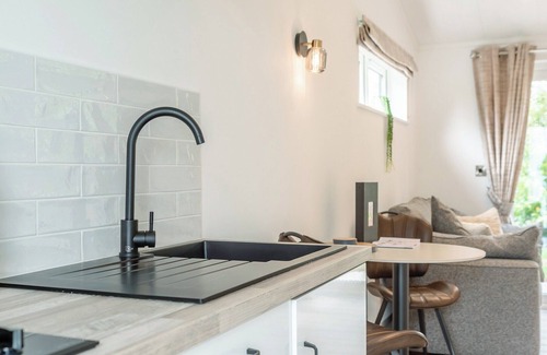Great Coxwell Ski Chalet | 1 bedroom accommodation in Faringdon
