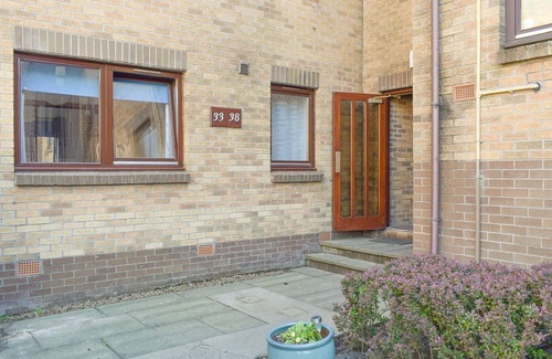 Kirkcaldy Cottage | 1 bedroom accommodation in Kirkcaldy
