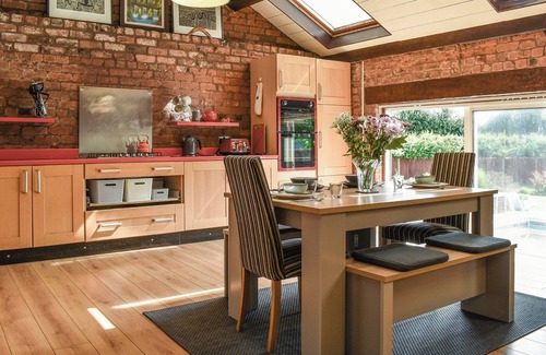 Hale Village Cottage | 1 bedroom accommodation in Hale Village, near Liverpool