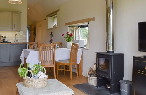 Muchelney Cottage | 1 bedroom accommodation in Knole, near Langport.