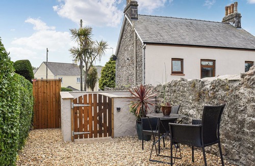 Newton Cottage | 1 bedroom accommodation in Porthcawl