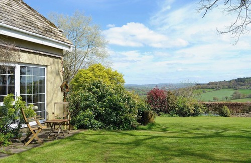 Axminster Cottage | 1 bedroom accommodation in Dalwood, near Axminster