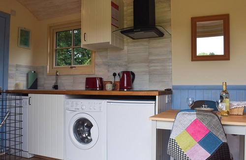 Cowbeech Cottage | 1 bedroom accommodation in Herstmonceux, near Hailsham