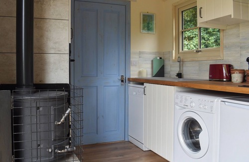Cowbeech Cottage | 1 bedroom accommodation in Herstmonceux, near Hailsham