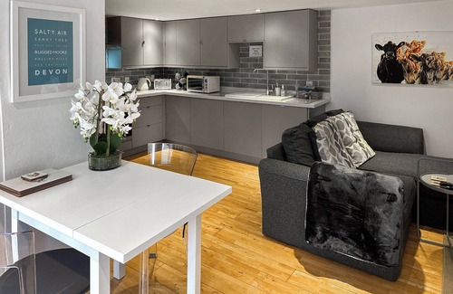 Crediton Cottage | 1 bedroom accommodation in Pennymoor, near Tiverton