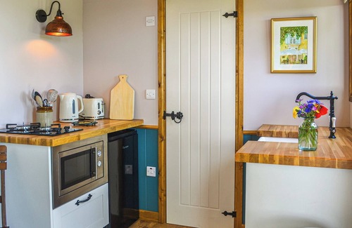 Driffield Cottage | 1 bedroom accommodation in Gembling