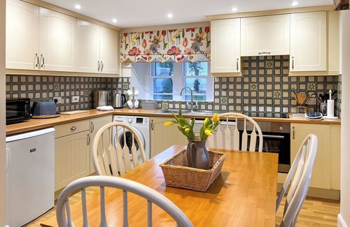 Glenisla Cottage | 1 bedroom accommodation in Kettins, near Coupar Angus