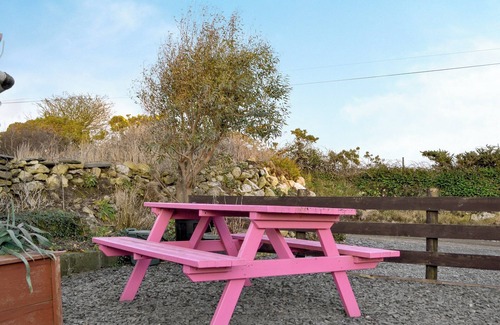 Goodwick Cottage | 1 bedroom accommodation in Llanwnda, near Goodwick