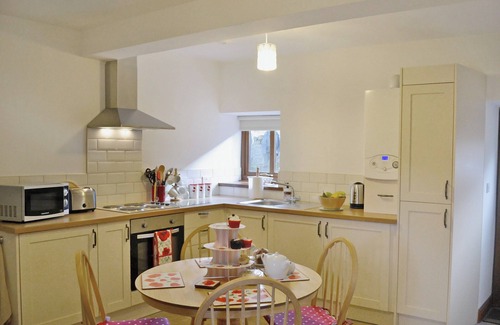 Grampound Cottage | 1 bedroom accommodation in Rhos, near Pontardawe