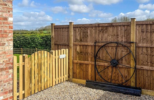 Storwood Cottage | 1 bedroom accommodation in Burnby, near York
