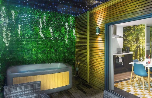 Dilton Marsh Ski Chalet | 1 bedroom accommodation in Westbury