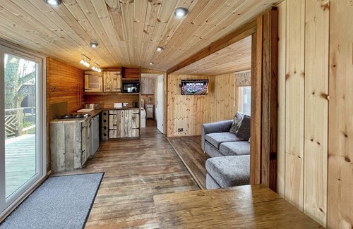Dilton Marsh Ski Chalet | 1 bedroom accommodation in Westbury