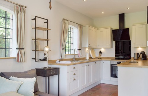 Cosford Cottage | 1 bedroom accommodation in Brewood, near Stafford