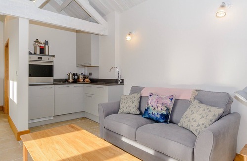 Broad Town Cottage | 1 bedroom accommodation in Thornhill, near Royal Wootton Bassett
