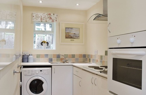 Newport Cottage | 1 bedroom accommodation in Gunville, near Newport