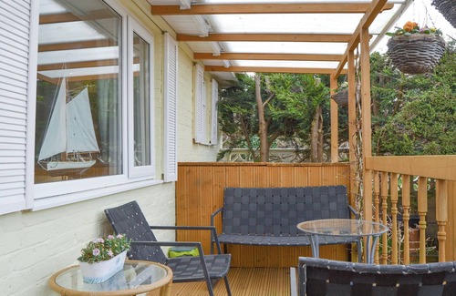 Newport Cottage | 1 bedroom accommodation in Gunville, near Newport