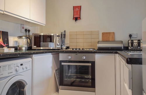 Warwick Town Centre Cottage | 1 bedroom accommodation in Radway